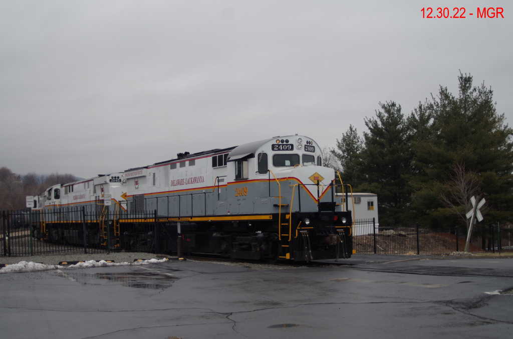 Sightings 12.30.22  /  DL around Steamtown